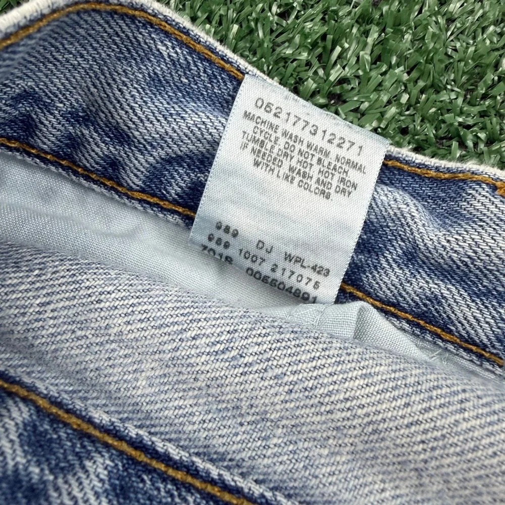 Vintage Distressed Levis 550 Relaxed Fit Light Wash Jeans Mens 33x30 Blue Denim